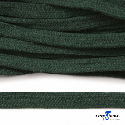 Шнур плетеный d-8 мм плоский, 70% хлопок 30% полиэстер, уп.85+/-1 м, цв.1016-т.зеленый - купить в Старом Осколе. Цена: 742.50 руб.